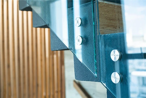 Gloine Lamintaed VS Gloine Tempered: Roghanna Gloine Sábháilteachta